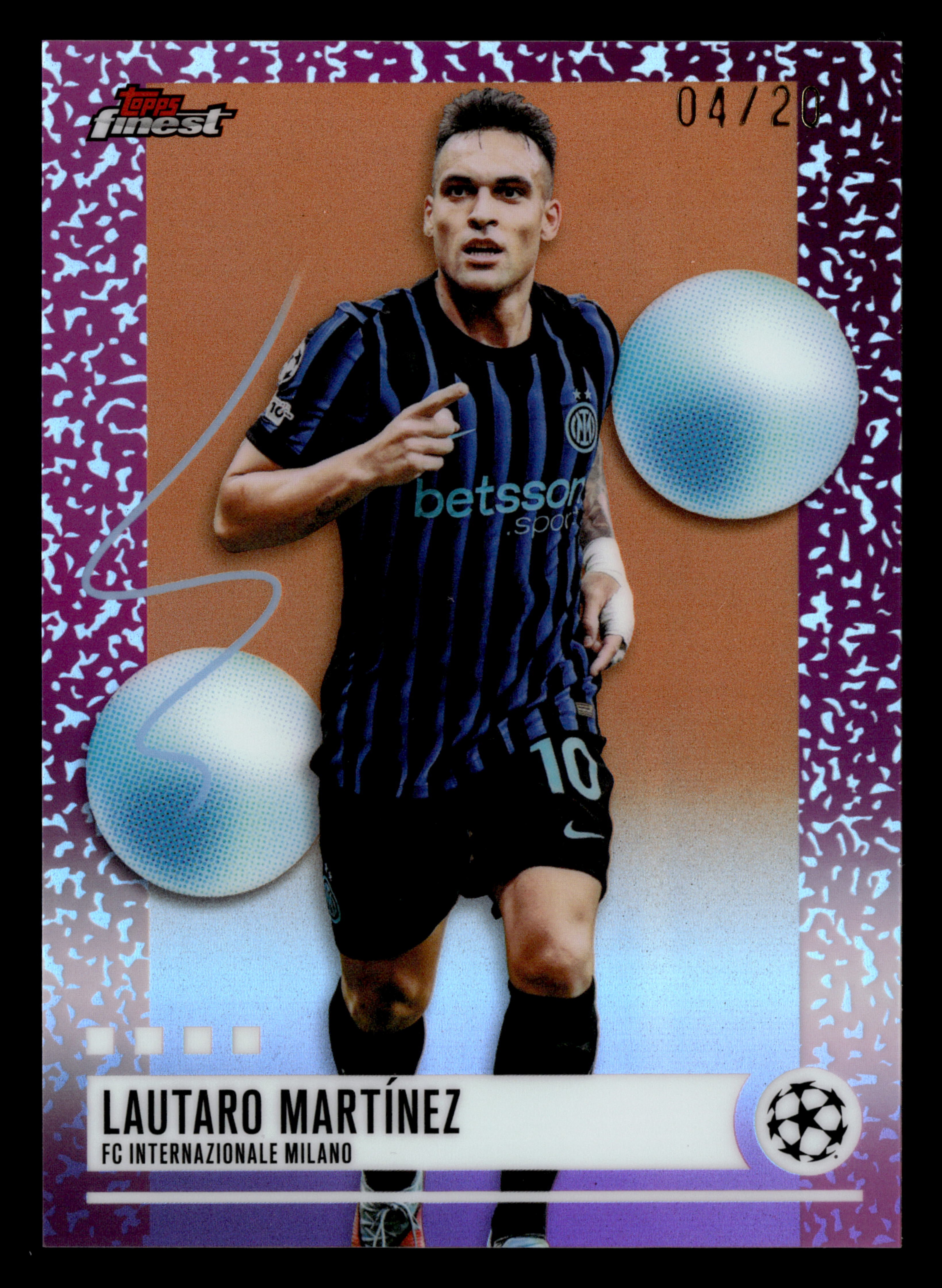 2025-26 Finest UCC #254 Lautaro Martínez Orange Refractor #/20